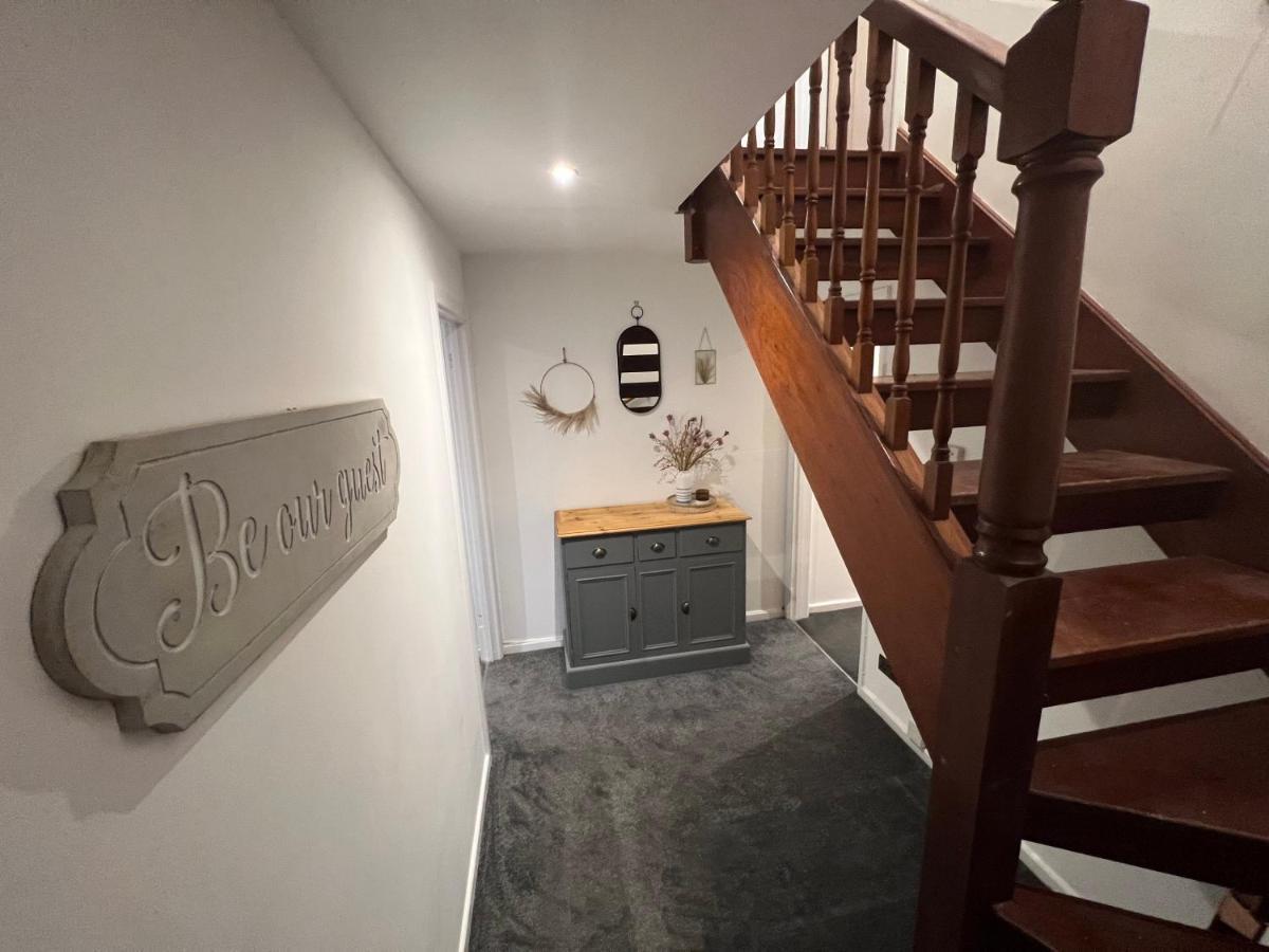באת' House Sleeps 8. 2Bedrooms & Sofa Beds In Sitting Room מראה חיצוני תמונה